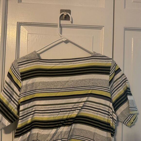 Square Neck Suoer fab shirt sleeve shirt. Great for work or casual. Like new. XL - Picture 5 of 9